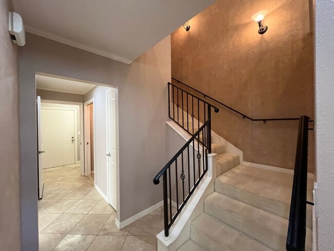 Building Photo - Hampton Court (Mililani Mauka) - Must see!!  3 bedrooms, central A/C, large 1745 sf, 2 story