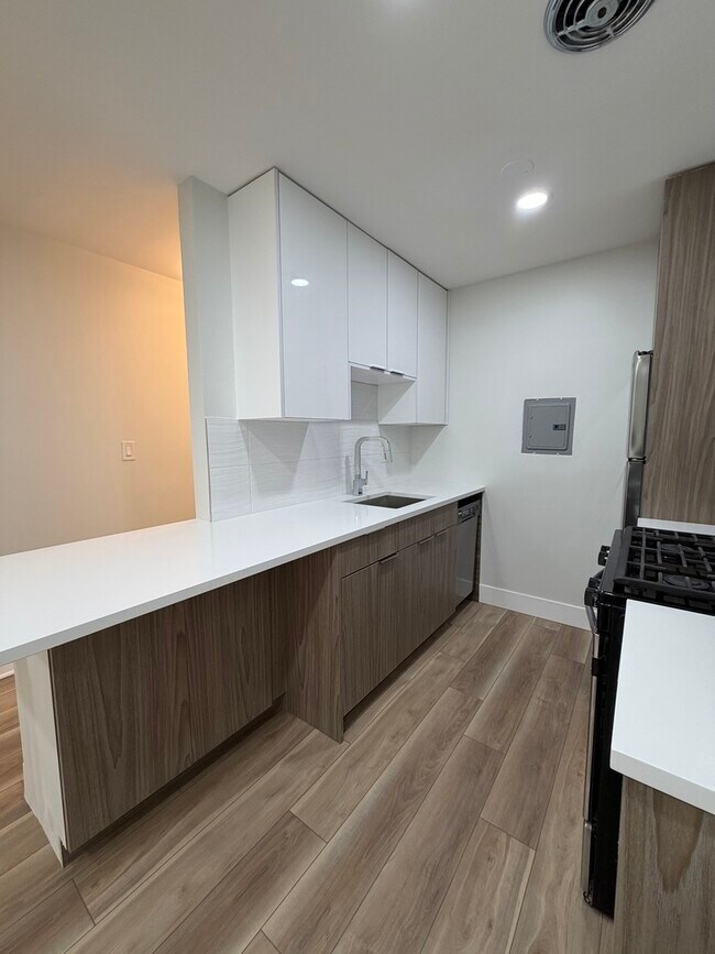 Building Photo - 452 W Aldine Ave