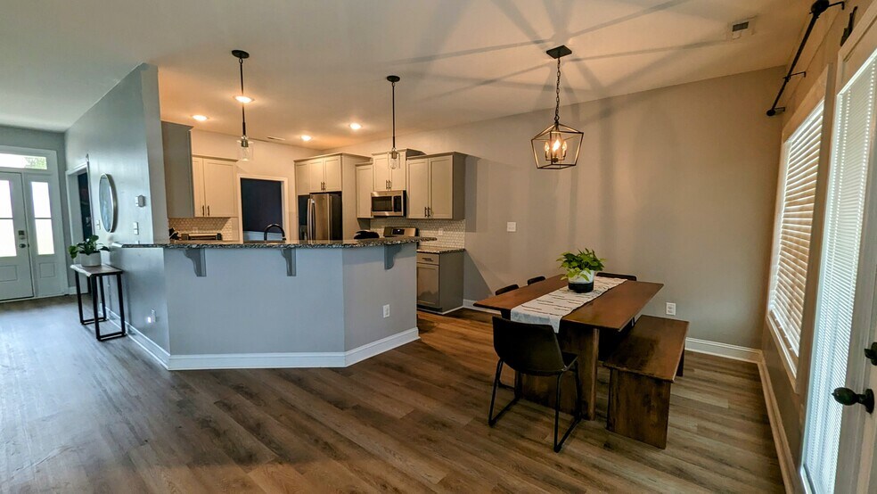 Eating Nook & Kitchen - 1601 Redbud Ct