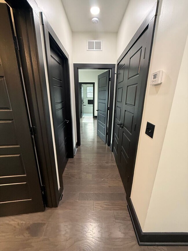 Building Photo - 2721 Cedrus Ave