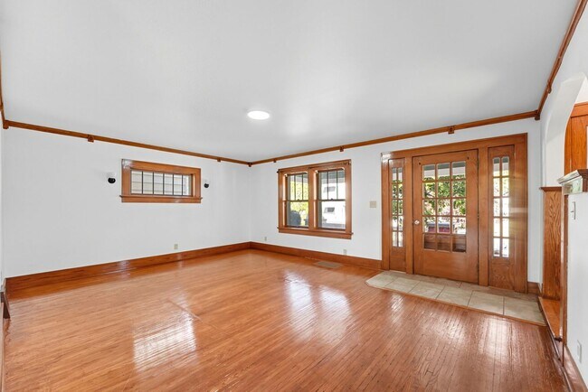 Building Photo - NEW LISTING! Spacious 3-Bedroom Home with ...
