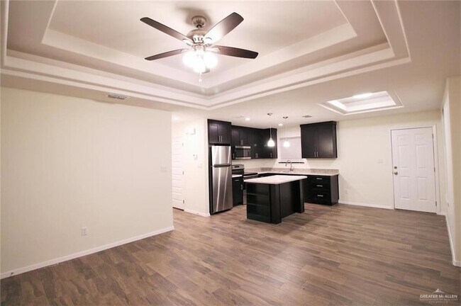 Building Photo - 803 Cathedral Hl