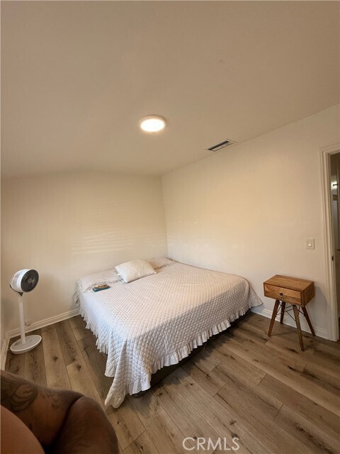 Building Photo - 325 La Paloma St