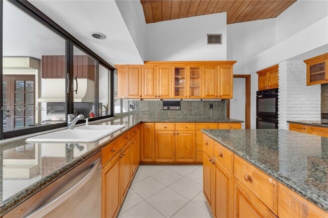 Building Photo - 15305 SW 74th Ct