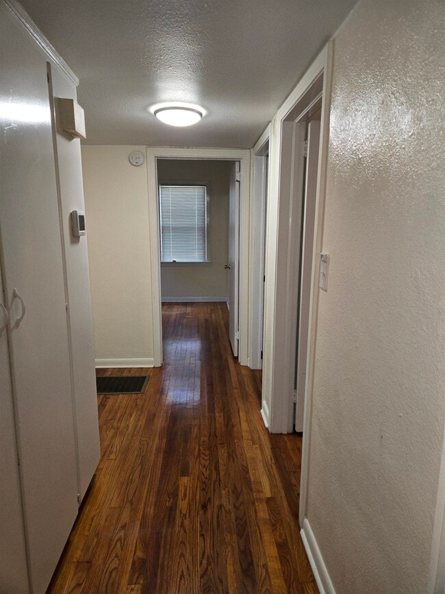 Building Photo - 1809 Tyndall Dr