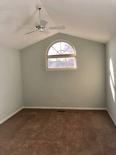 Building Photo - 725 Ripple Brook Ln