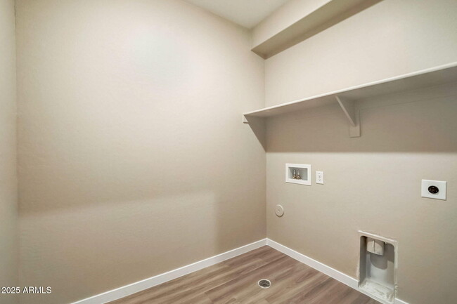 Building Photo - 16601 N Parkview Pl