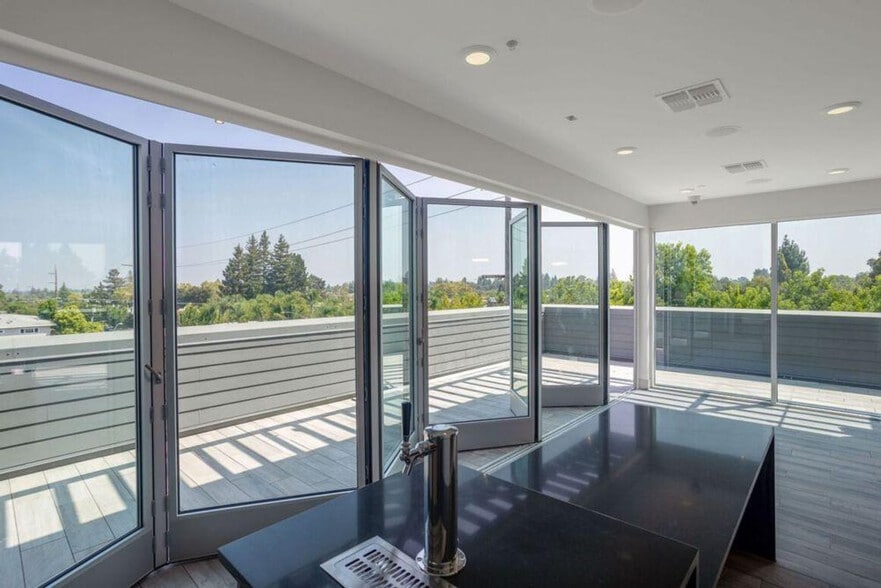 Building Photo - 398 Ortega Ave