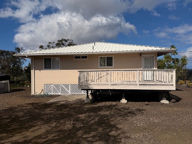 Building Photo - Charming and Furnished 2-Bedroom Rental Ho...