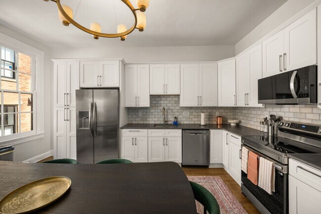 Building Photo - 1326 Broadway-SI ID1312458P