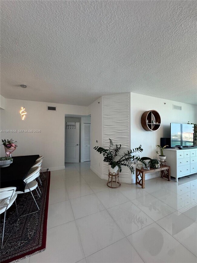 Building Photo - 7910 Harbor Island Dr