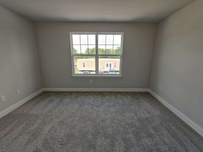 Building Photo - Beautiful 3-Bedroom Townhome in Gated Avea Pointe