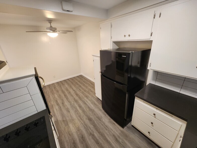 Building Photo - 701 S Osage Ave