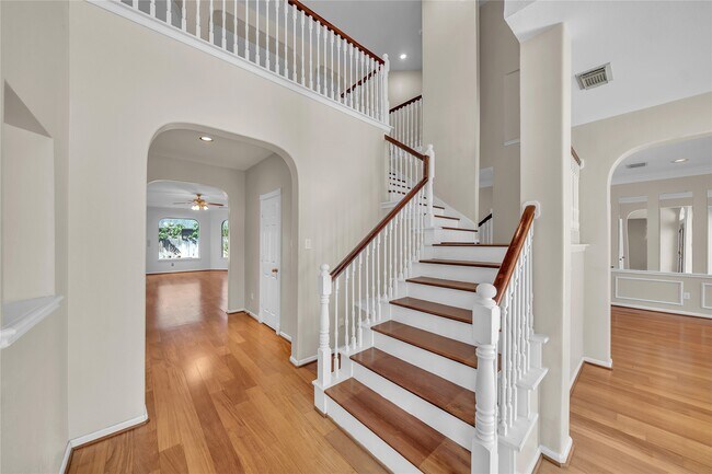 Building Photo - 1423 Meadow Lakes Dr