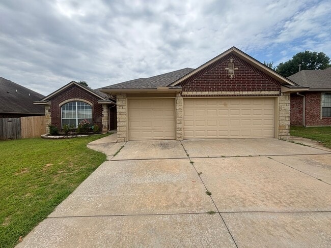 Primary Photo - Wonderful 3 Bed 2 Bath Home in Midwest City