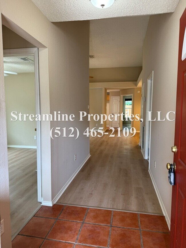 Building Photo - Charming 3 bedroom, 2 bath off Wells Branch