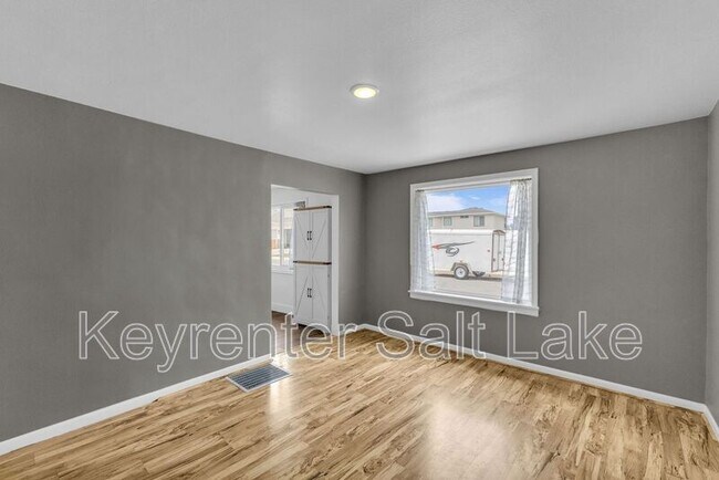 Building Photo - 6582 S Jefferson St
