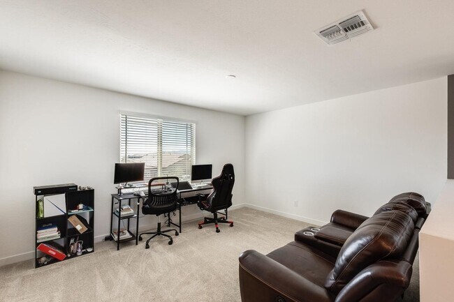 Building Photo - 17056 W Red Bird Rd