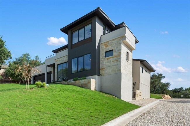 Building Photo - 13701 Montview Dr