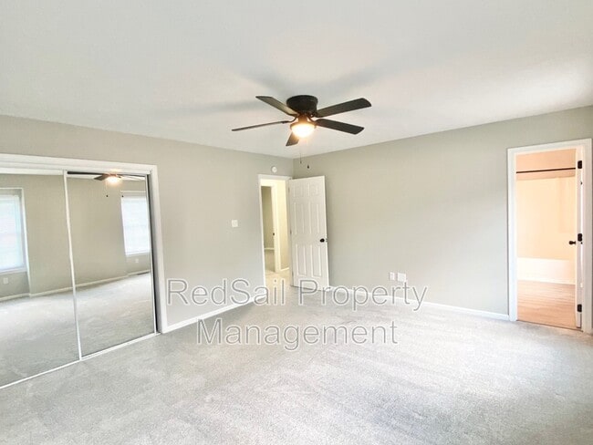 Building Photo - 709 Chatsworth Dr