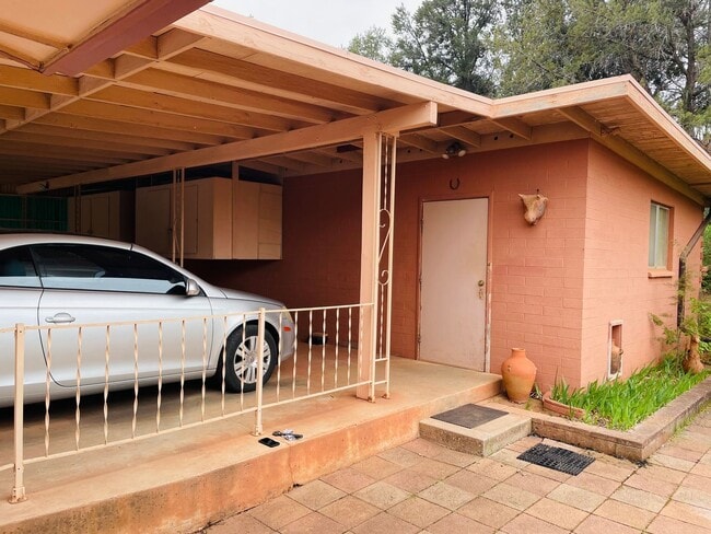 Building Photo - 230 Arroyo Sienna Dr