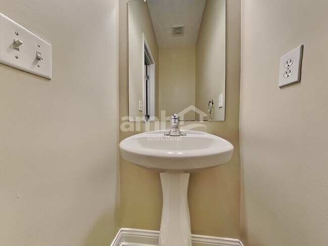 Building Photo - 270 Huntington Dr