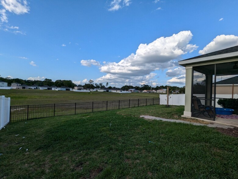 Building Photo - 3459 NE 38th Ln