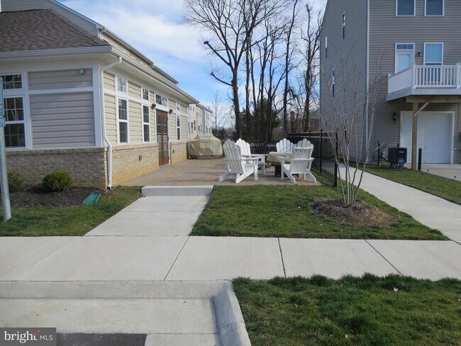 Building Photo - 1710 Featherstone Rd