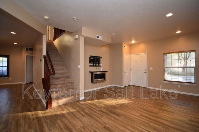 Building Photo - 6762 W Callery Ln