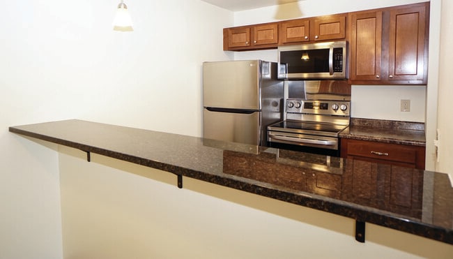 Primary Photo - Mapleview Apartments