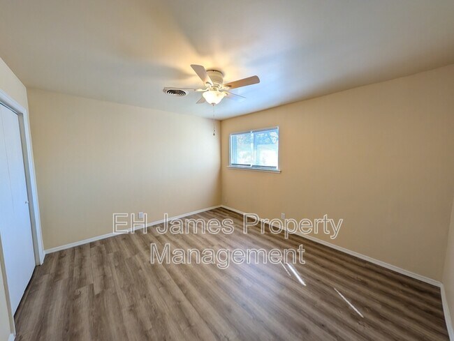 Building Photo - 1814 S 108th E Ave