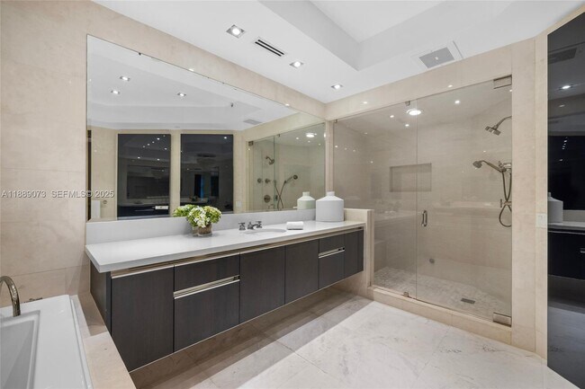 Building Photo - 7133 Fisher Island Dr