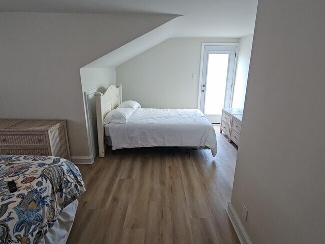 Building Photo - 107 S Dover Ave