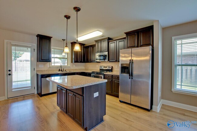 Building Photo - 5010 Montauk Trail SE