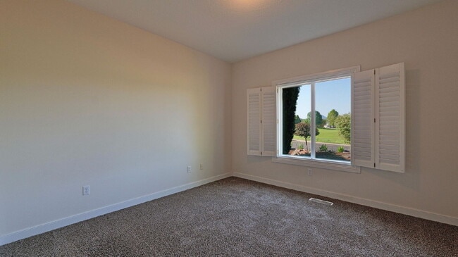 Building Photo - 143 Pine Lake Dr