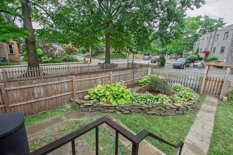 Building Photo - 328 Franklin Ave