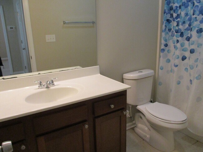 Building Photo - 3 Bedroom Townhouse with a Loft Area and a...