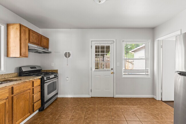 Building Photo - 2788 Lancaster Dr