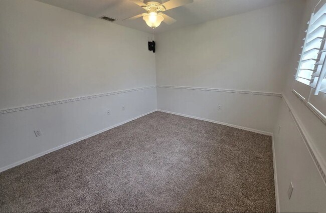 Building Photo - Beautifully updated Pool Home!!