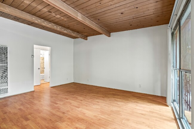 Building Photo - 826 S Grand View St
