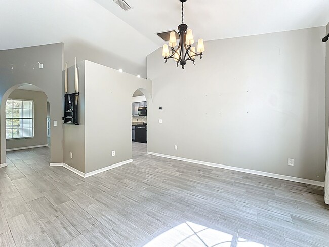 Building Photo - Discover your peaceful retreat in Wekiwa Woods!