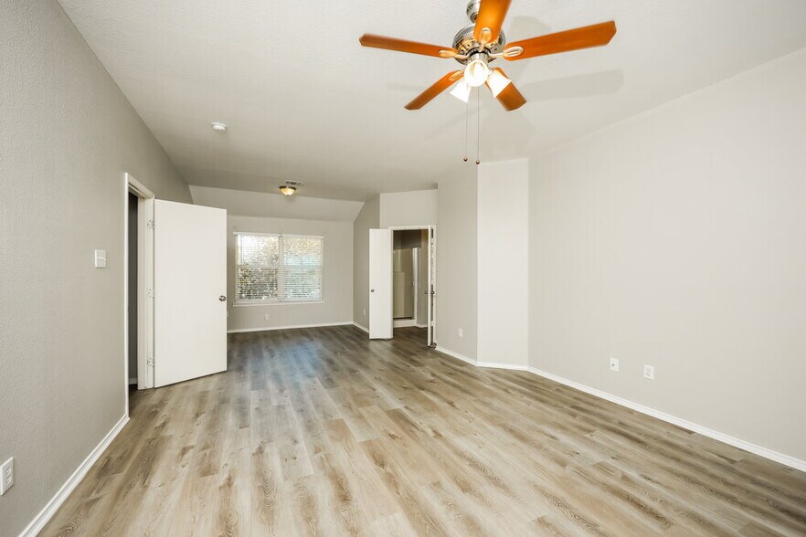 Building Photo - 3301 Doris Dr