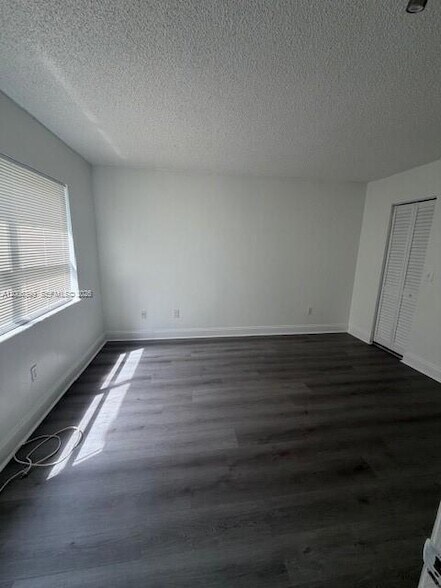 Building Photo - 20800 NE 8th Ct