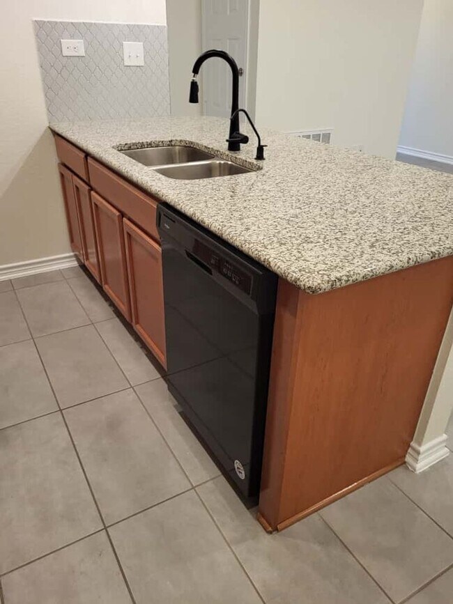 Building Photo - New Home In Cul de sac