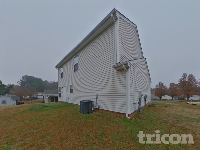 Building Photo - 2608 Misty Cove Pl NE