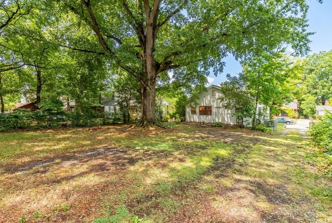 Building Photo - Recently Renovated 3BR Home Near Downtown Durham with Spacious Backyard! Available Now! Pet Frien...
