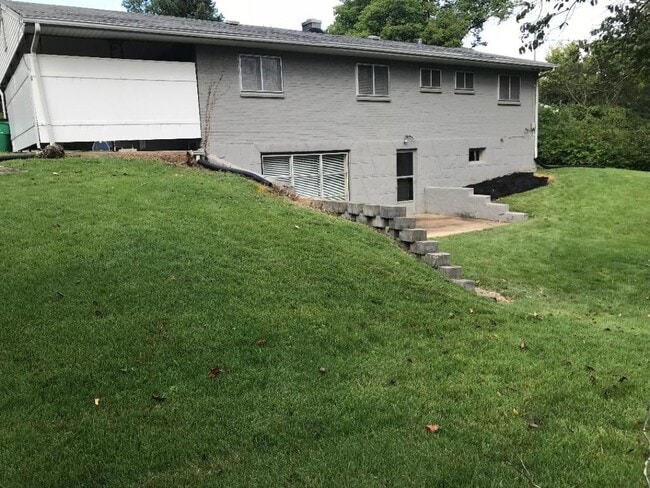 Building Photo - 18 Country Squire Ct