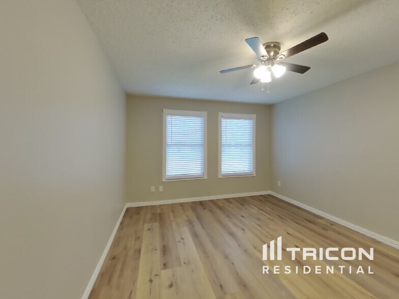 Building Photo - 8009 Mosstree Dr