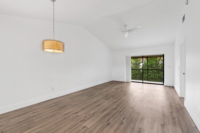 Building Photo - 5151 W Club Cir
