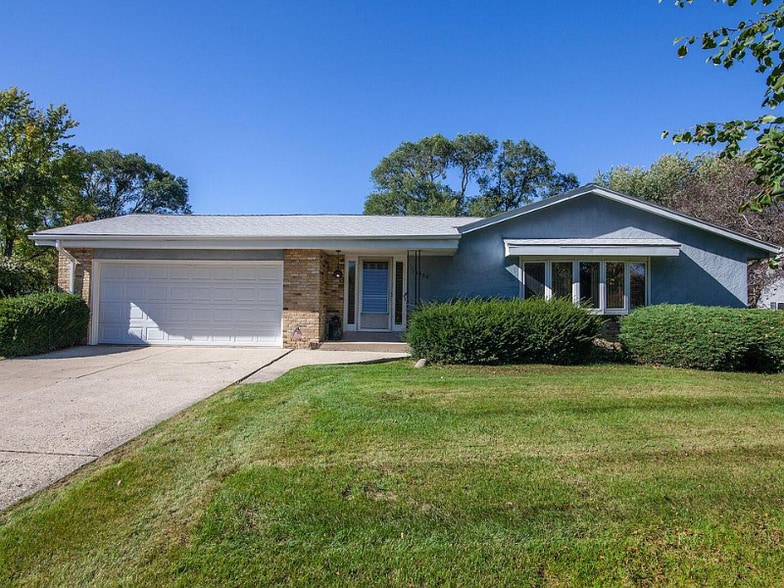 Primary Photo - 13300 W Sunny View Dr